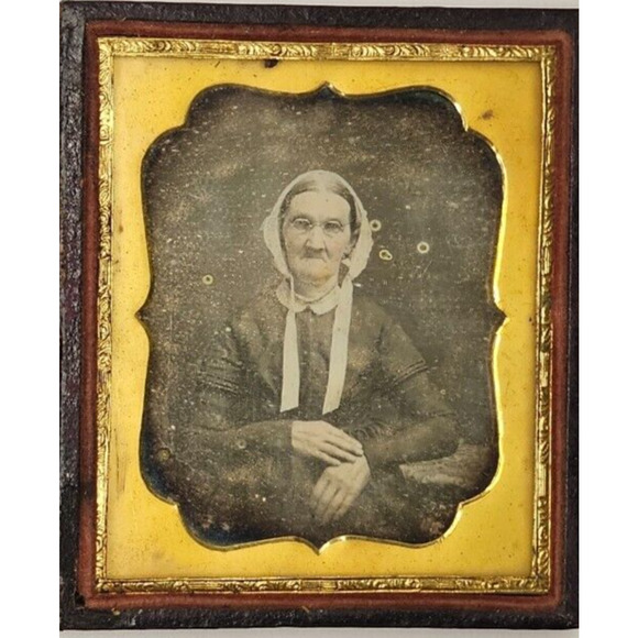 1/6th Plate Daguerreotype Of An Older Woman In A Complete Union Case - Picture 1 of 10